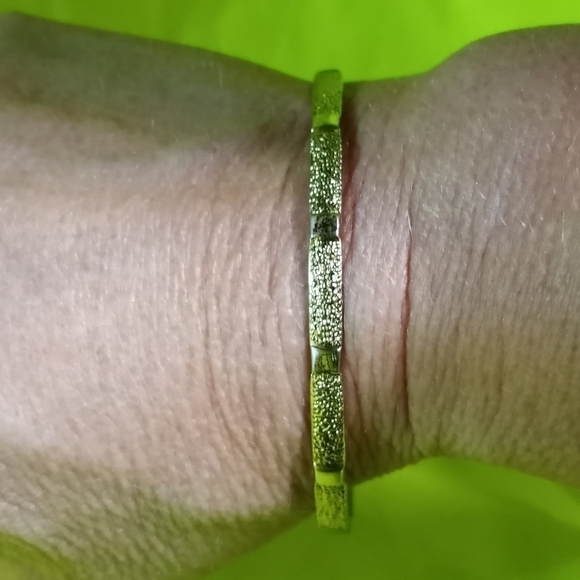 Goldtone textured Bangle bracelet - Picture 1 of 5